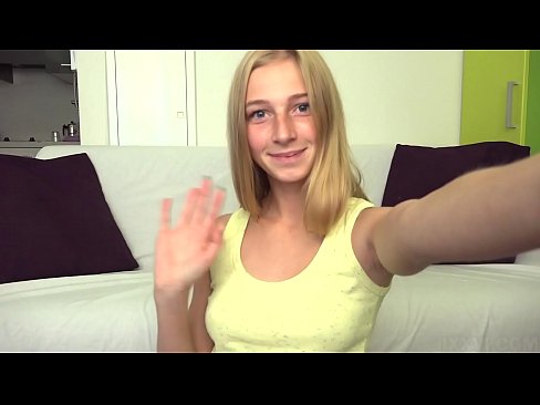 ❤️ Quand je m'ennuie, je me masturbe paresseusement ma chatte rose ❌  Sexe at us ️❤